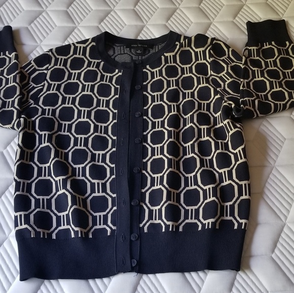 Ann Taylor Cardigan (SOLD) - Picture 4 of 5